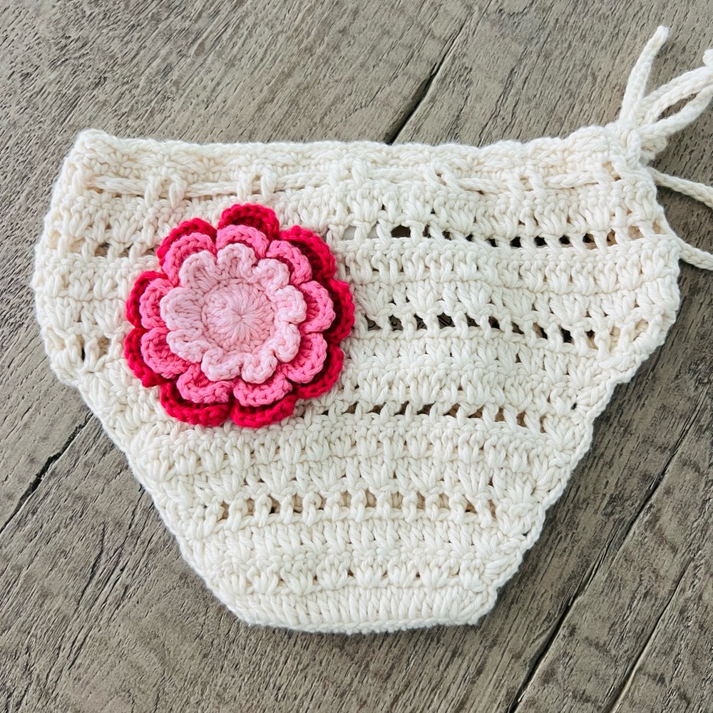 NWT Knitted Baby Bloomer!! (Size: 12 to 24 months or XXS)